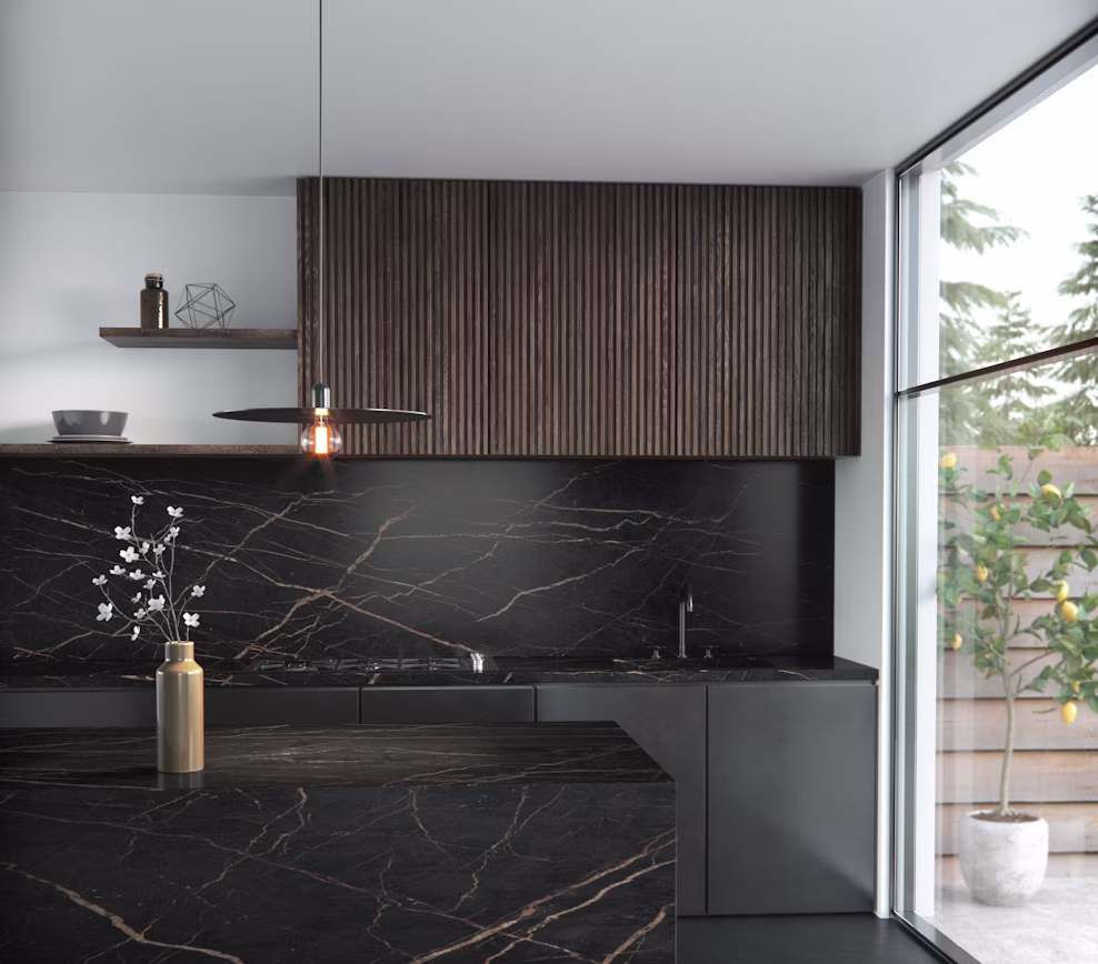 Dekton countertops in Montréal kitchen by Limakdéco